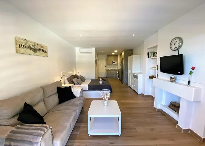 La Carolina Pool View 마르베야