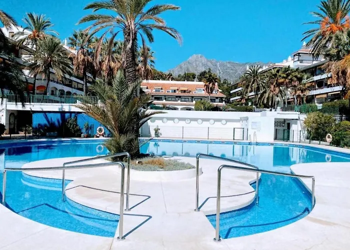 아파트 La Carolina Pool View