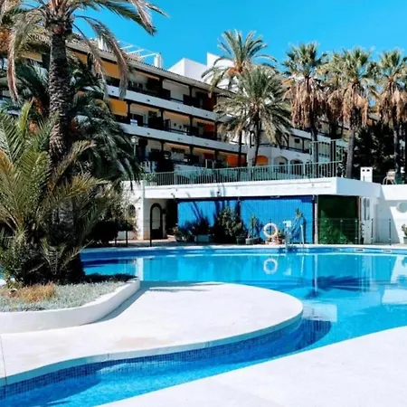 La Carolina Pool View Apartment