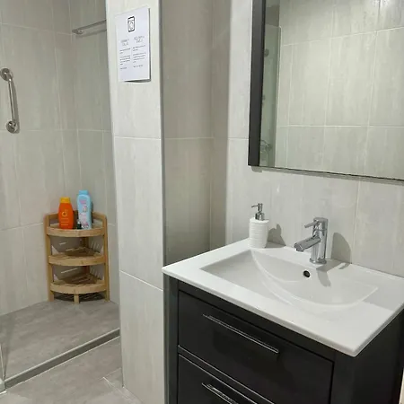 La Carolina Pool View 公寓